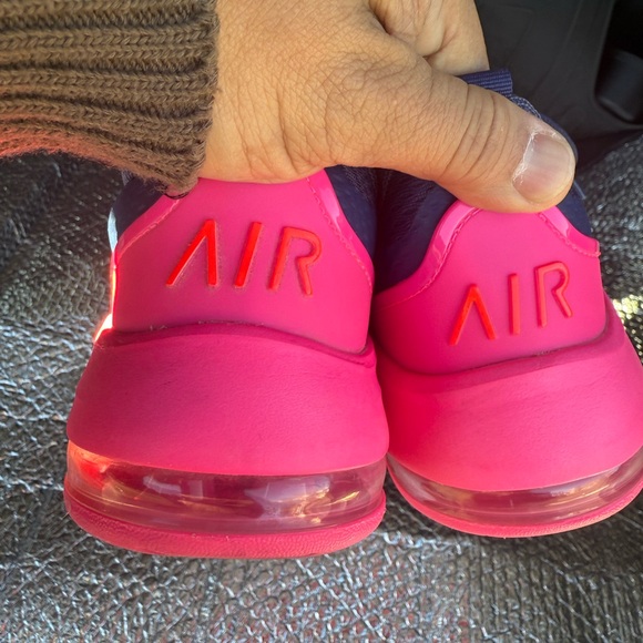 Nike Air Max Motion 2 sneakers in the "Navy Pink Blast" colorway. Size 8.5 women - Picture 7 of 7